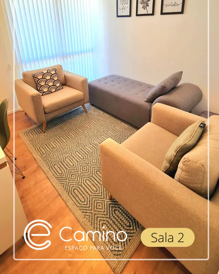 Sala terapêutica com poltronas e divã no Espaço Camino em São Paulo